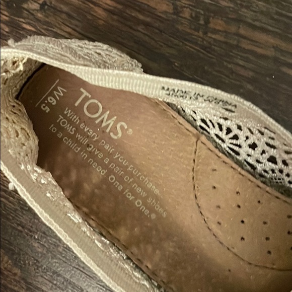 Tom’s shoes - Picture 4 of 4